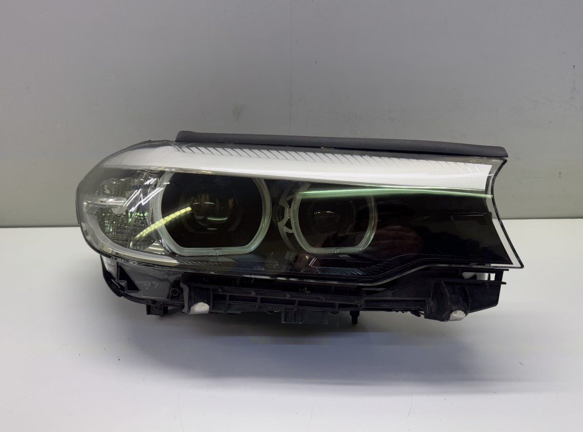 849911201 Headlight right BMW 5 (G30, G31) (2016-2024)