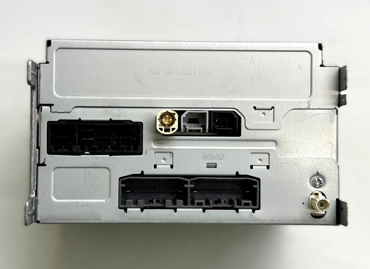 P05091037AH Radio CHRYSLER 300C II (2010-2023)