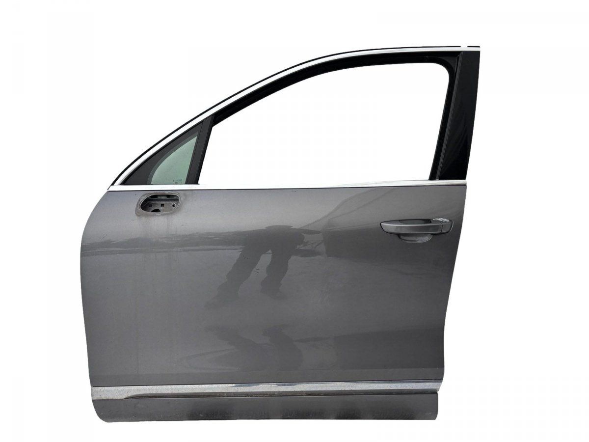 7P0831055 Врата предна лява VW TOUAREG II (7P) (2010-2018)