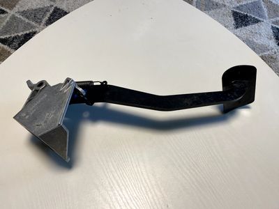 Mercedes G klase W463 ORIGINĀLAIS BREMŽU PEDĀLIS Ar kronšteinu A4632904901