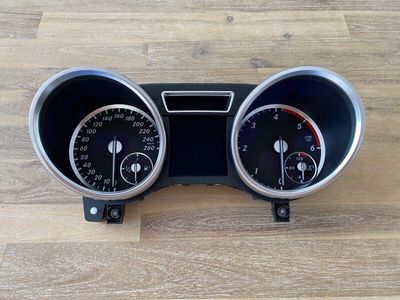 Mercedes G class W463 GENUINE INSTRUMENT CLUSTER SPEEDOMETER
