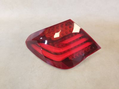 BMW 7. sērijas F01 F02 oriģinālais aizmugurējais lukturis sānu panelī, pa kreisi 63217300269