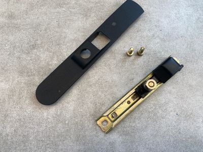 Mercedes G klase W463 OEM priekšējais/aizmugurējais RH/LH DROŠĪBAS JOSTAS regulētāja augstuma sliede 02-12