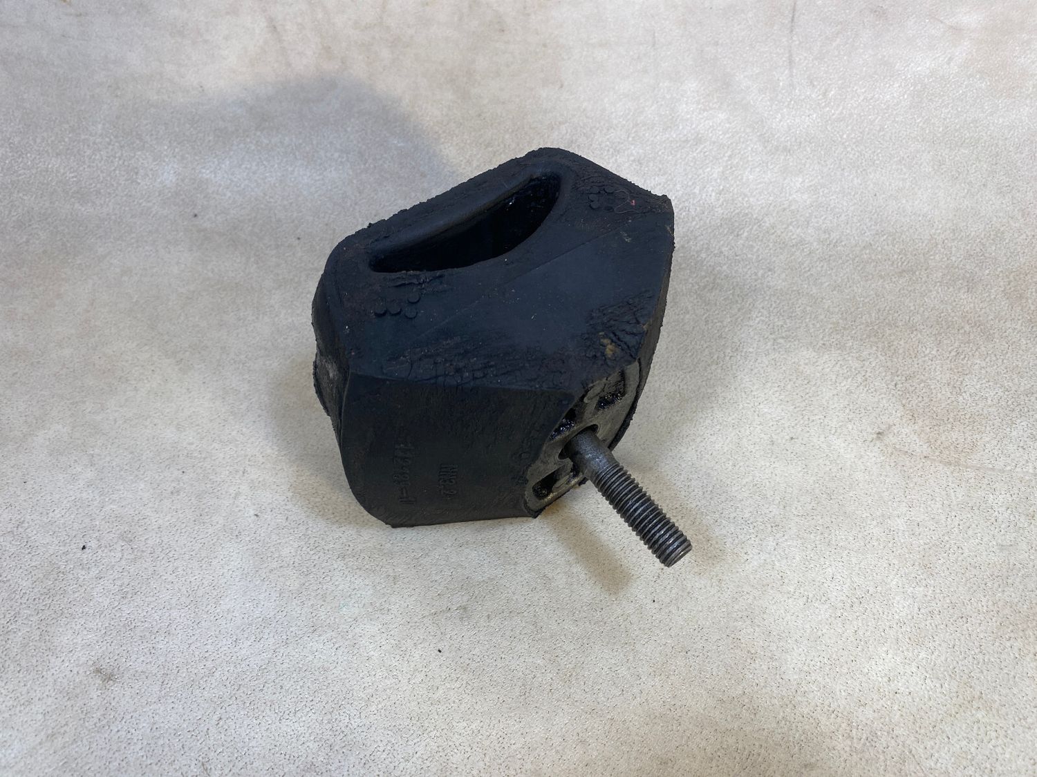 GENUINE BMW E23 7 Rubber Mounting Left 11811175141