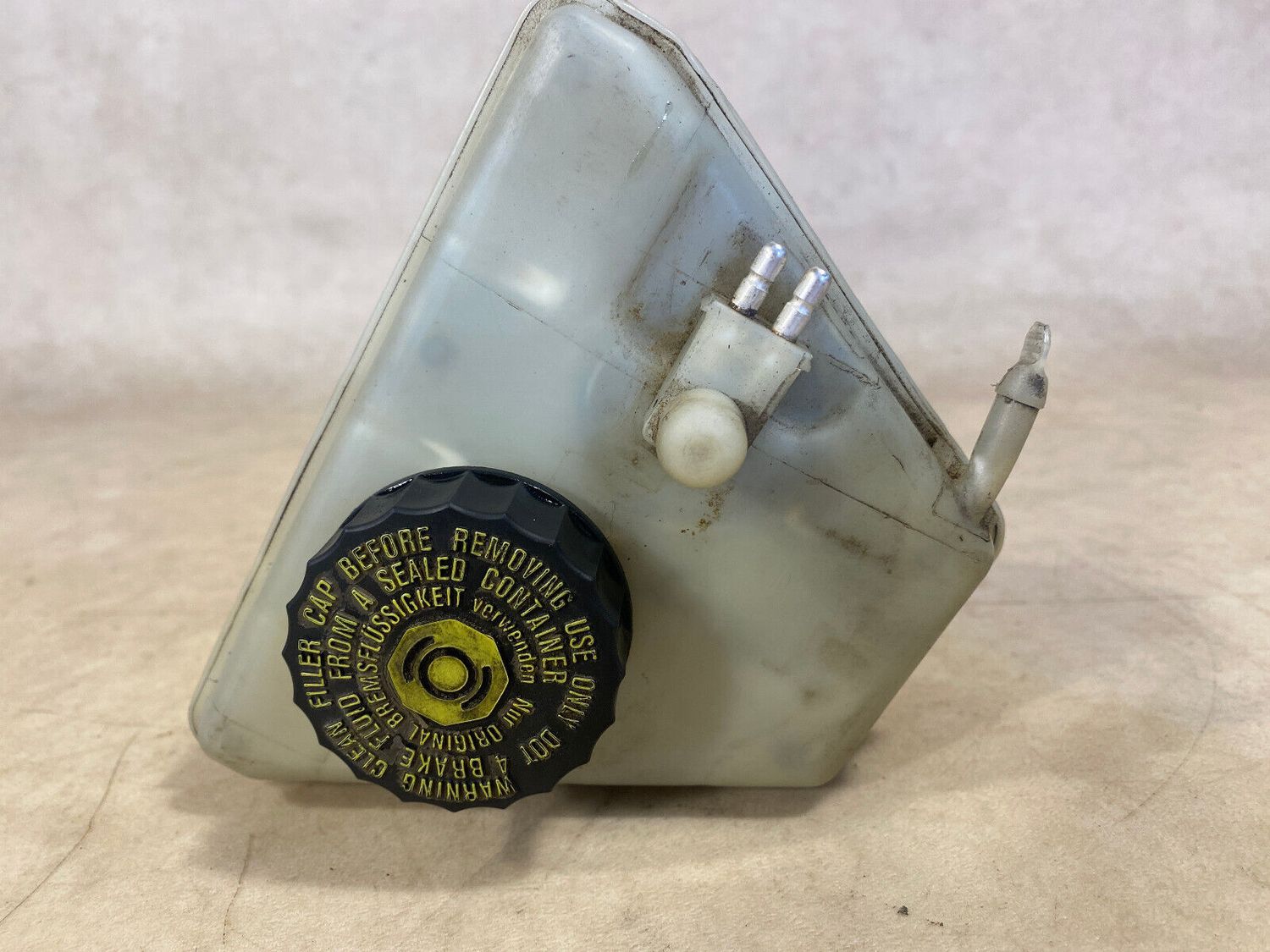 Mercedes G class W463 Genuine Brake Master Cylinder Reservoir A0004301102