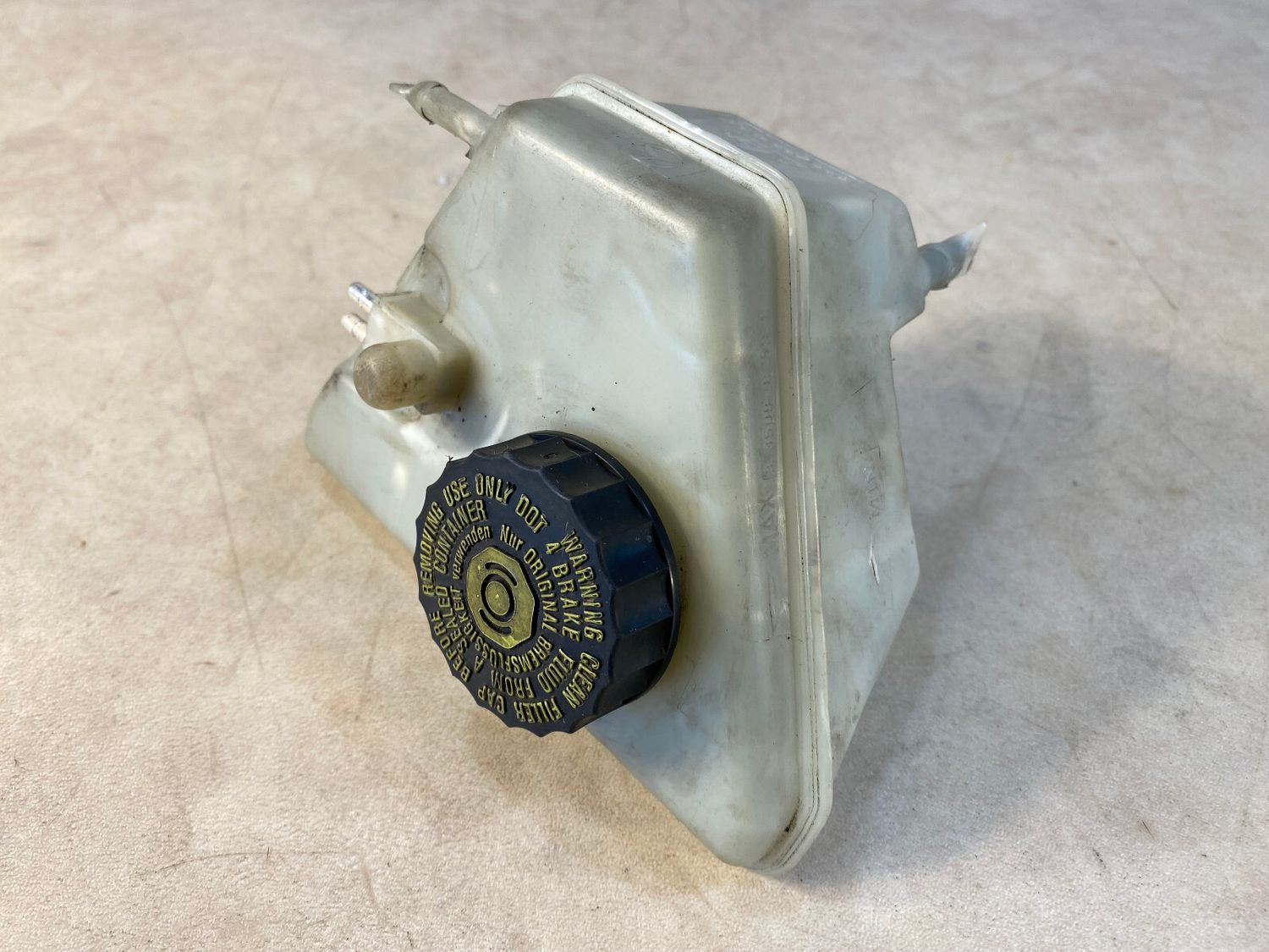 Mercedes G class W463 Genuine Brake Master Cylinder Reservoir A0004301102