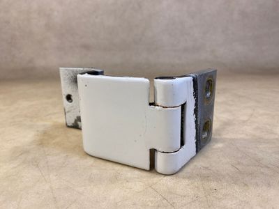 Mercedes W463 G klases bagāžnieka durvju eņģe A4637406600