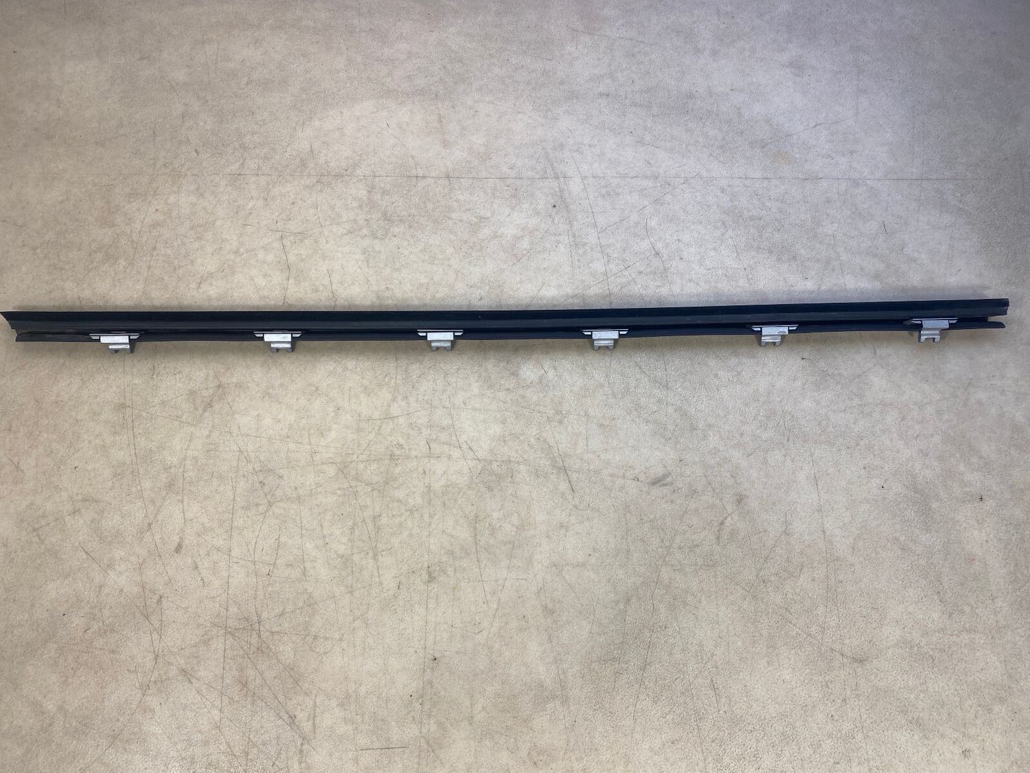 GENUINE BMW X5 E70 Front Right Inside Door Channel Sealing 51337207218