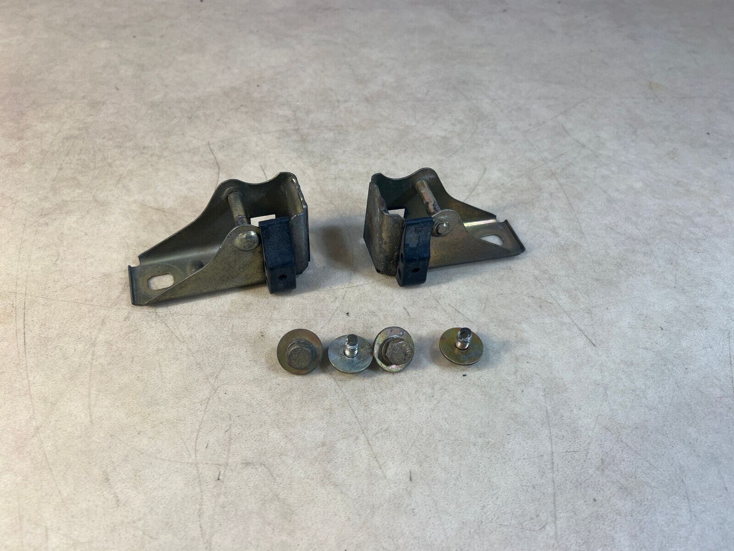 GENUINE BMW 7 Series E23 Hood catch Catch bracket SET 2 PCS 41611843414