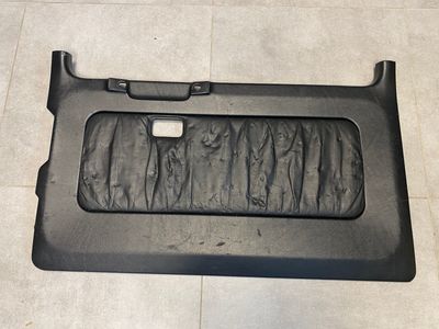 Mercedes G klases W463 ORIĢINĀLAIS aizmugurējo durvju paneļa apdare no 2002 g.
