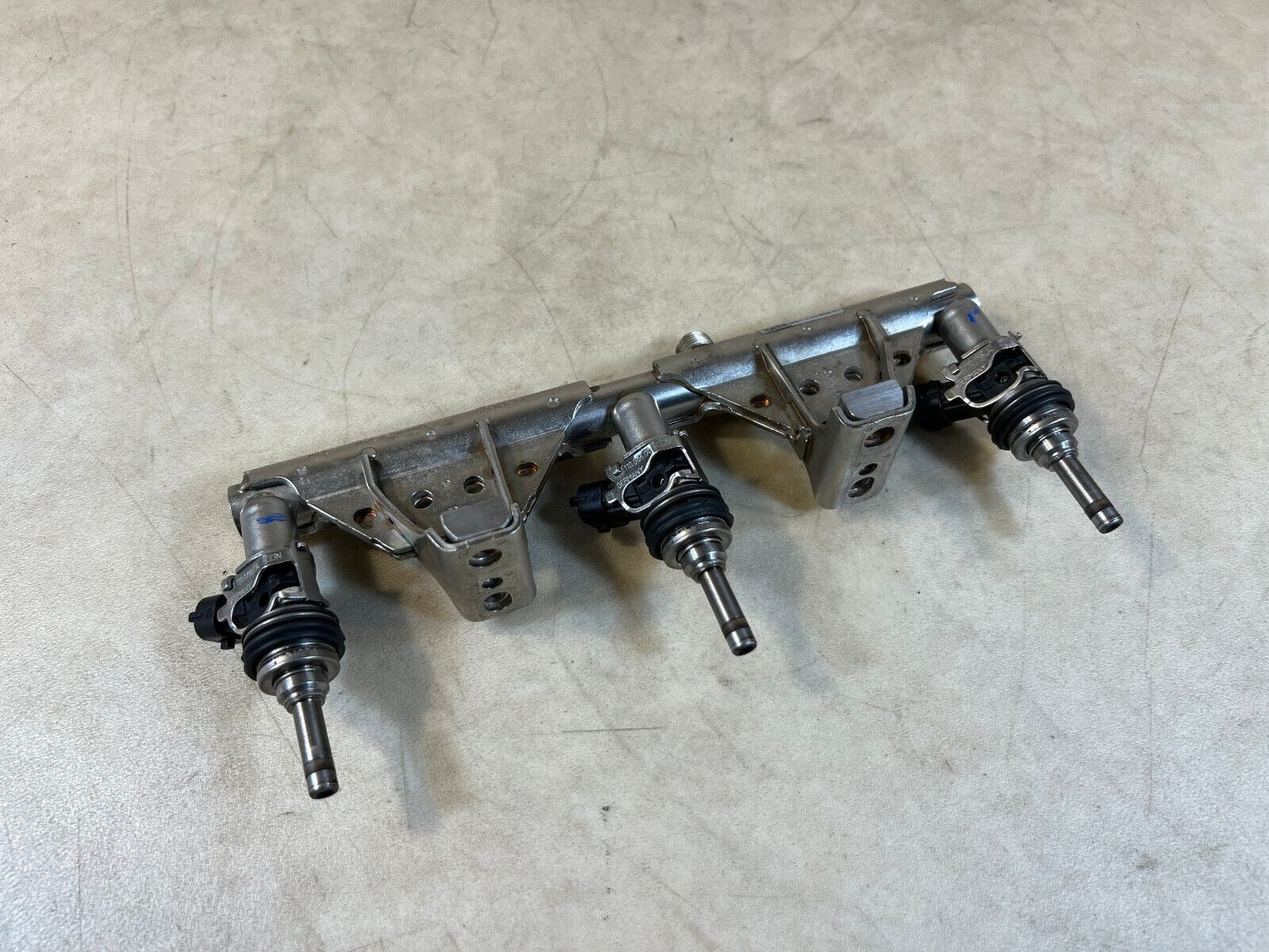 Porsche 911 991 GENUINE Fuel Collection Pipe 1-3 cyl. with Injection Nozzle