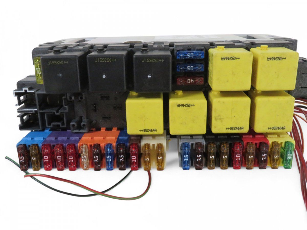A2305453832 A2305454632 A2305454432 A2305451932 A2305450832 Fuse box MERCEDES-BENZ SL-CLASS (R230) (2001-2012)
