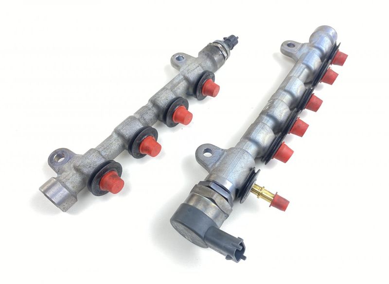0445216037 0445216033 0281006045 Distributeur de carburant / rampe d'injection INFINITI QX50 I (J50) (2013-2017)