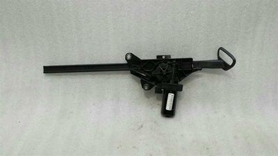 Mercedes E Class W207 Right Seatbelt Feeder A2078600282 Seat Belt Retainer Front Right