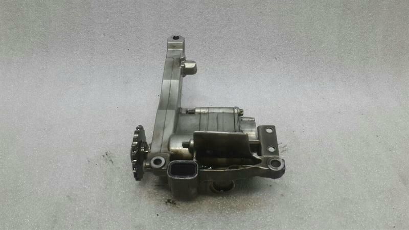 Mercedes E Class W207 oil pump A6421802001 oil pump oil auxiliary pump OM642