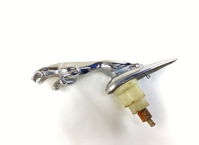 C2C39767 Badge emblem front JAGUAR XJ (X350, X358) (2003-2009)