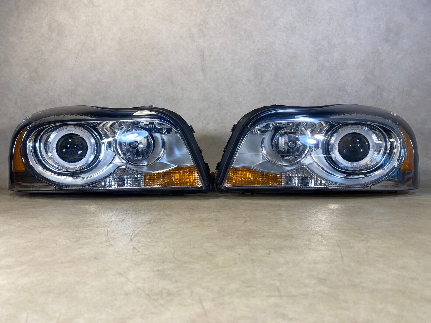 Volvo XC90 GENUINE Xenon Dynamic Headlight lamp SET LH &amp; RH LHD 08-11