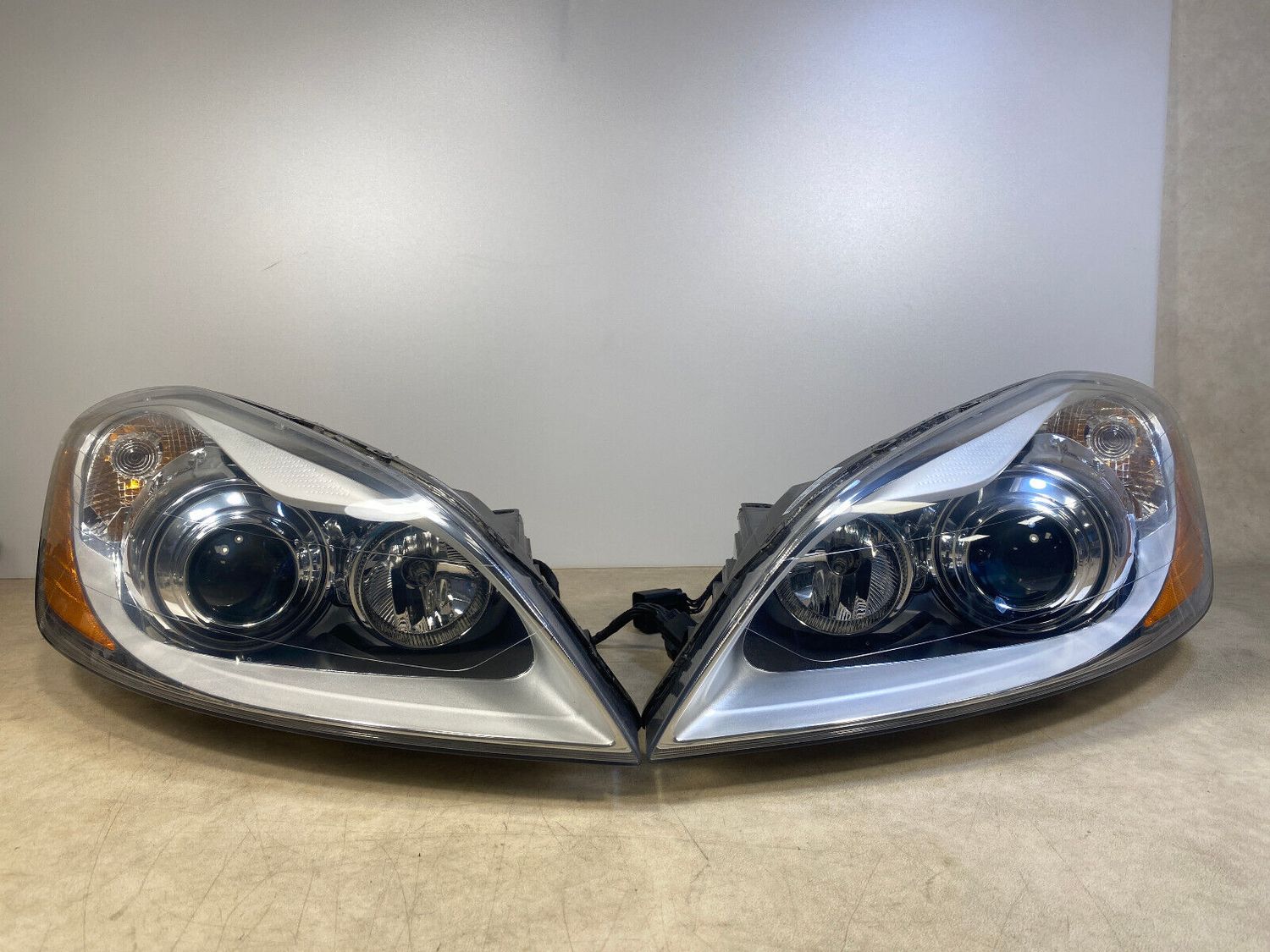 VOLVO XC60 GENUINE Xenon Dynamic Headlight Lamp SET LH RH LHD 08-12 year 9 PIN