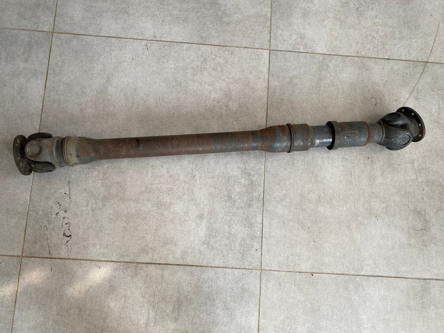 Mercedes G class W463 Genuine Front Shaft Distributor A4604102218