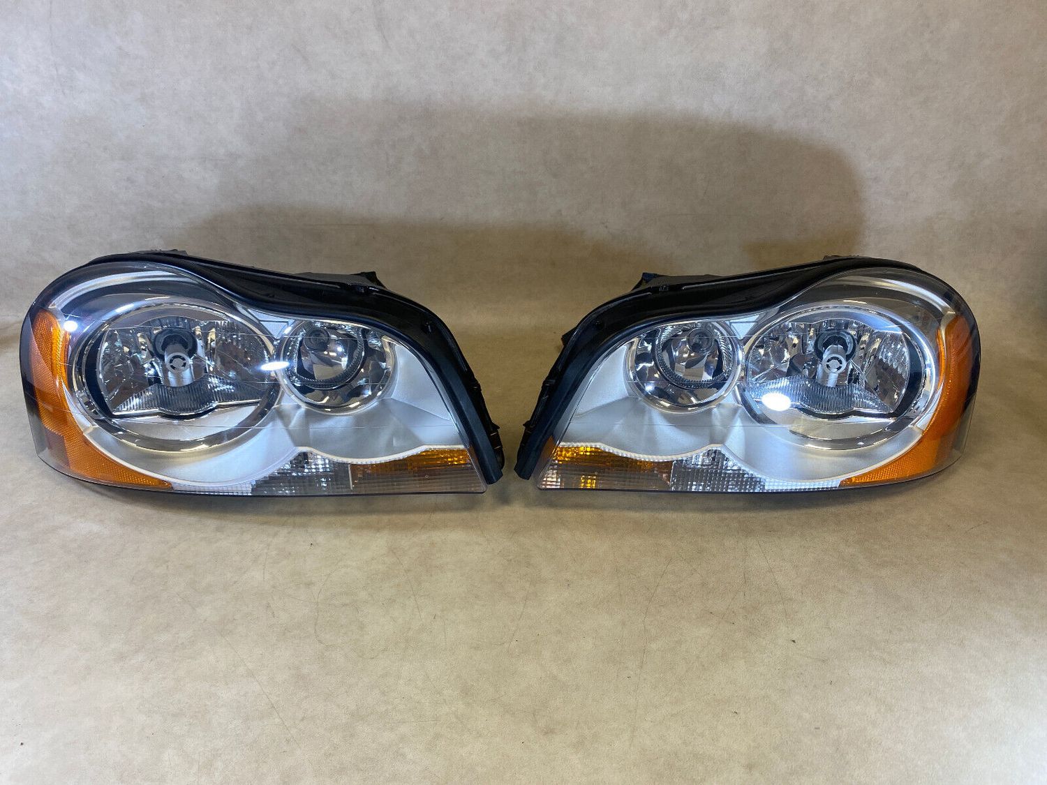 Volvo XC90 GENUINE Xenon Headlight lamp SET LH RH LHD 02-12 Year without Dynamic