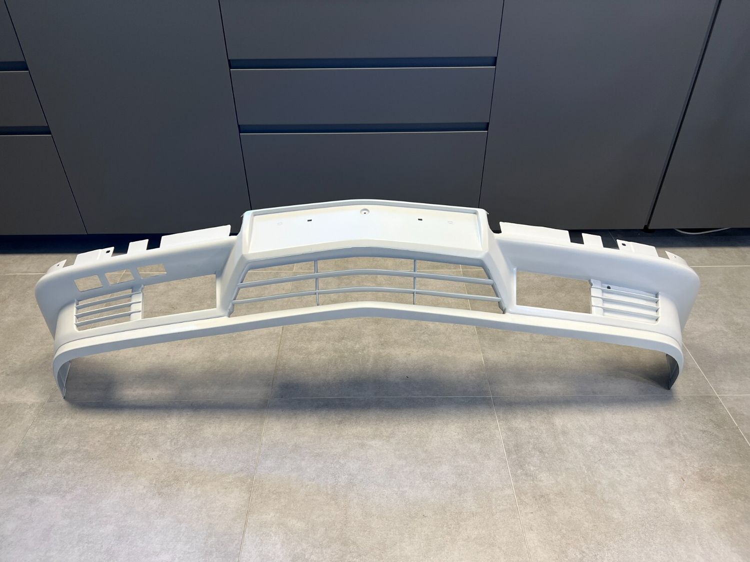 BMW 7 E23 GENUINE FRONT BUMPER TRIM SPOLER FACELIFT FROM 09/1982 Year