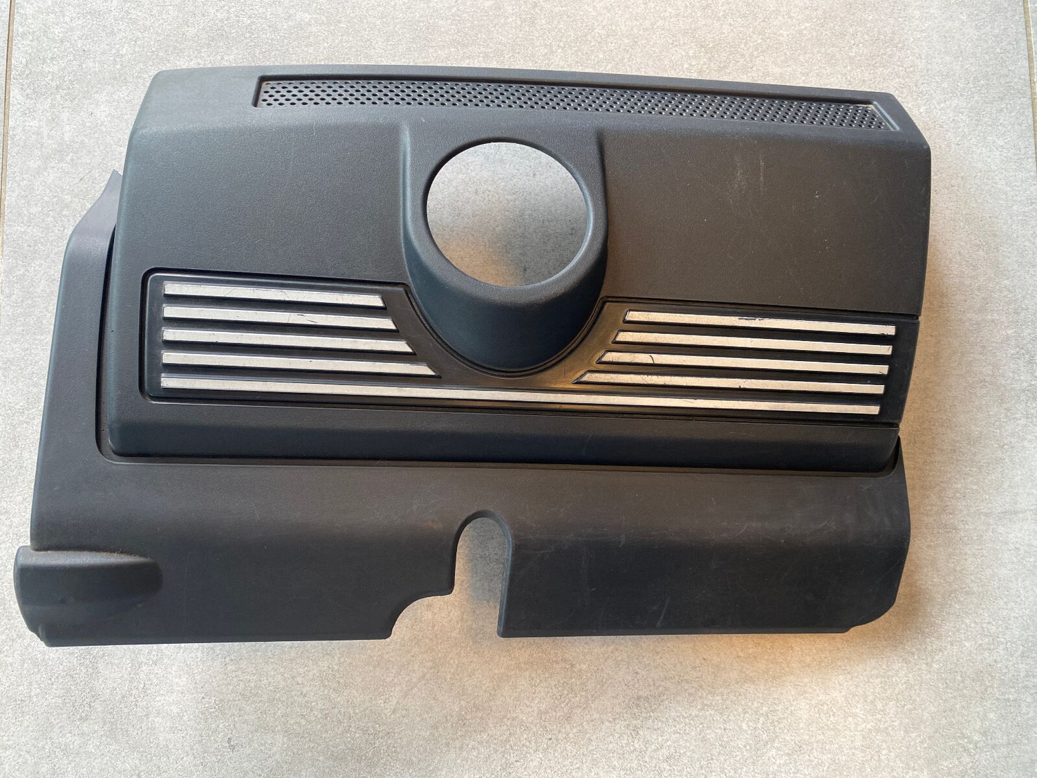 VOLKSWAGEN TOUAREG Left Plastic Engine Cover 7L6103505