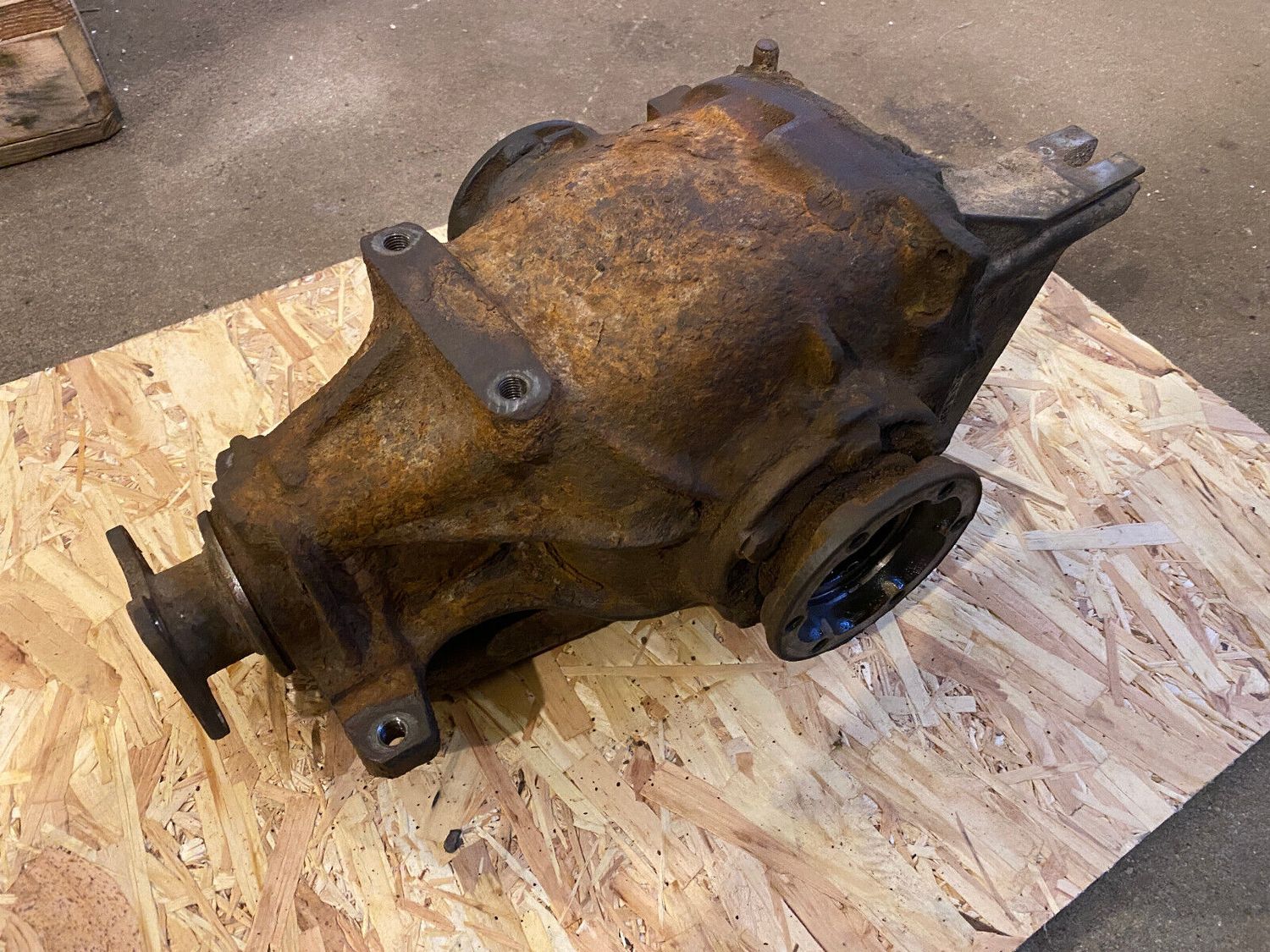 GENUINE BMW E23 7 Exch. final drive 33101211182