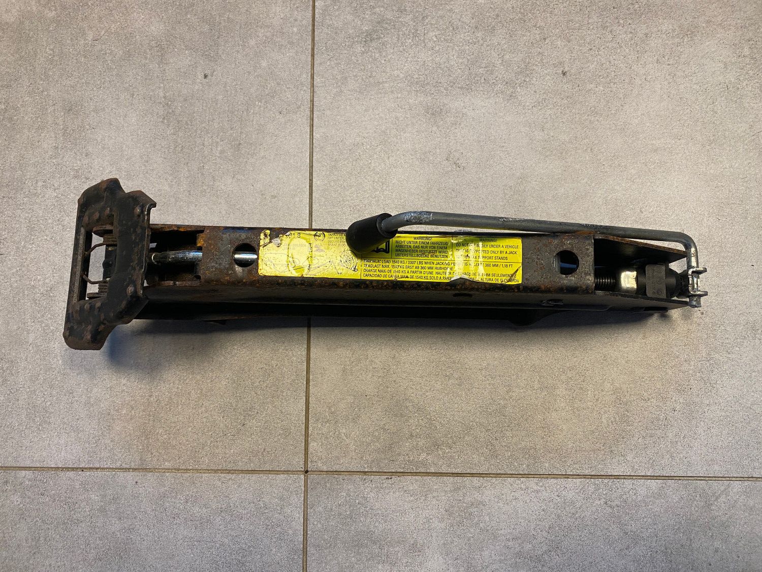 VW Touareg GENUINE Jack 7L6011031B