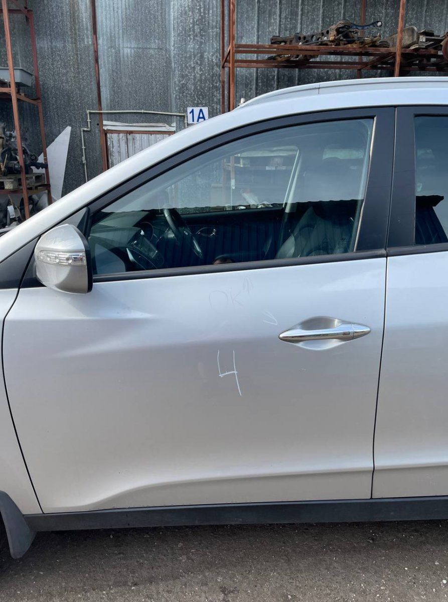 Door Front Left HYUNDAI TUCSON II / ix35 I (LM) (2009-2017)