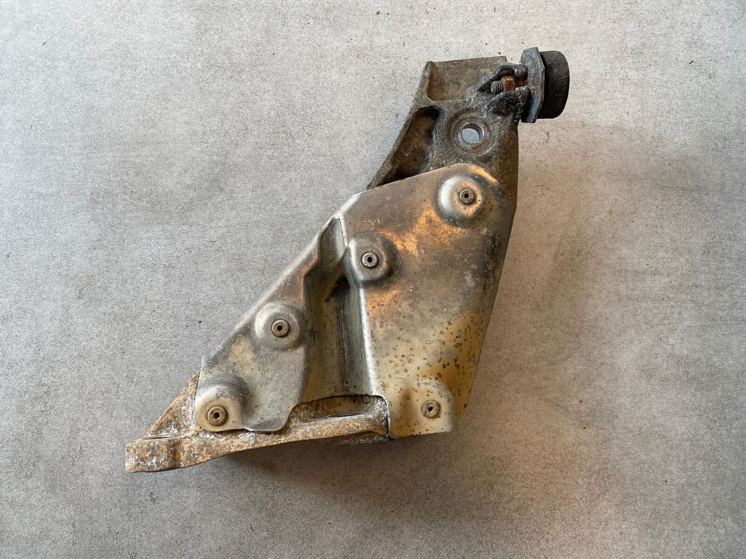 GENUINE BMW X5 E70 Right Side Engine Bracket 22116772680