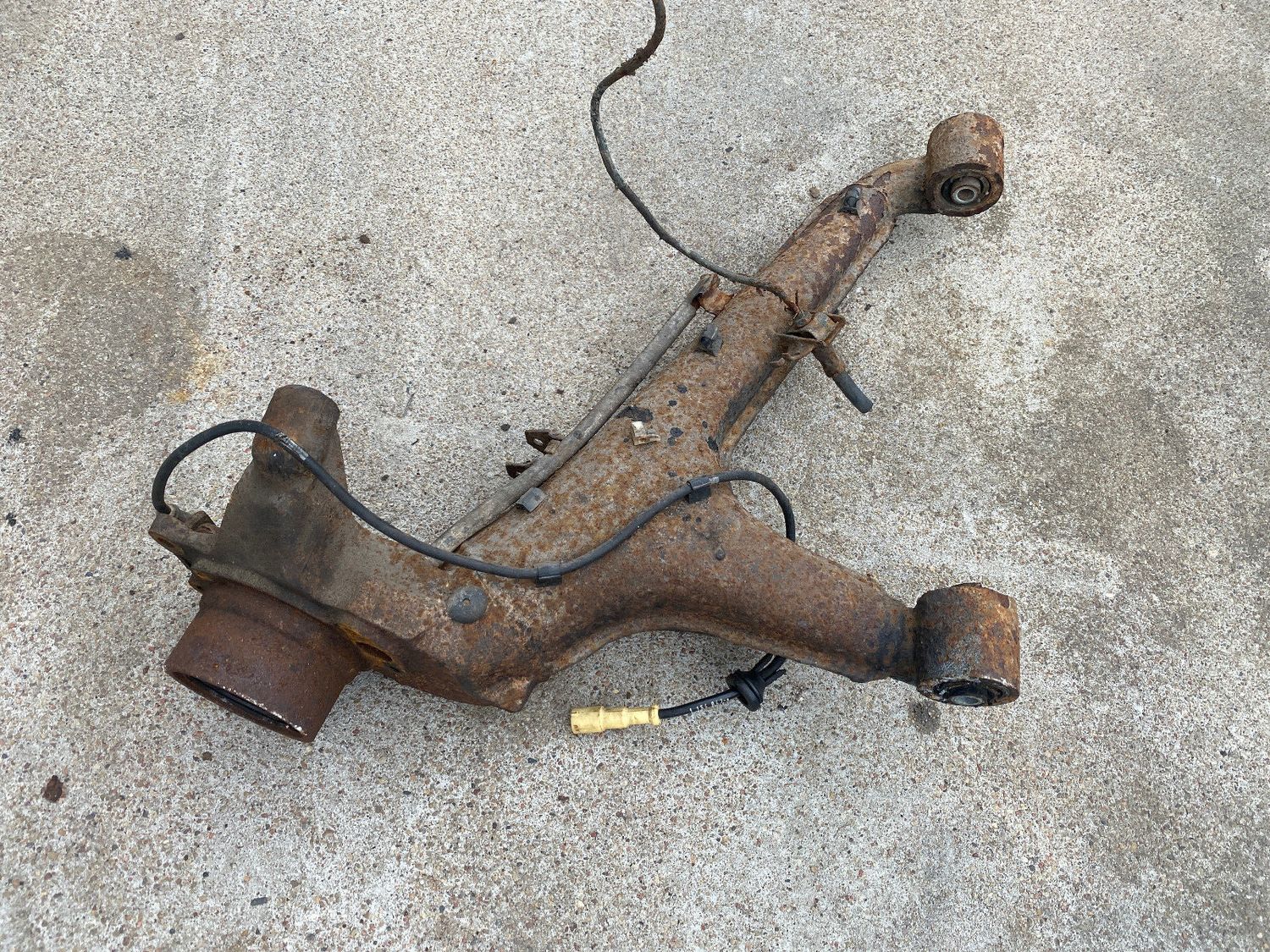 BMW E23 7 SERIES GENUINE Trailing Arm Right 33321124217