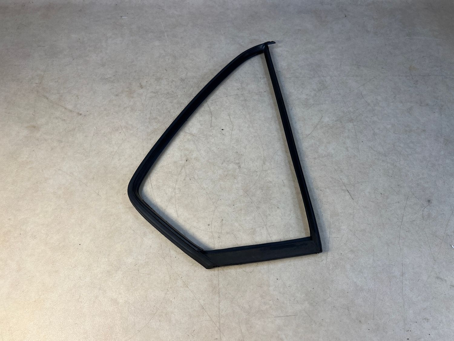 GENUINE BMW 7 E23 Rear Right Rubber Window guide Door Seal Frame 51341917798