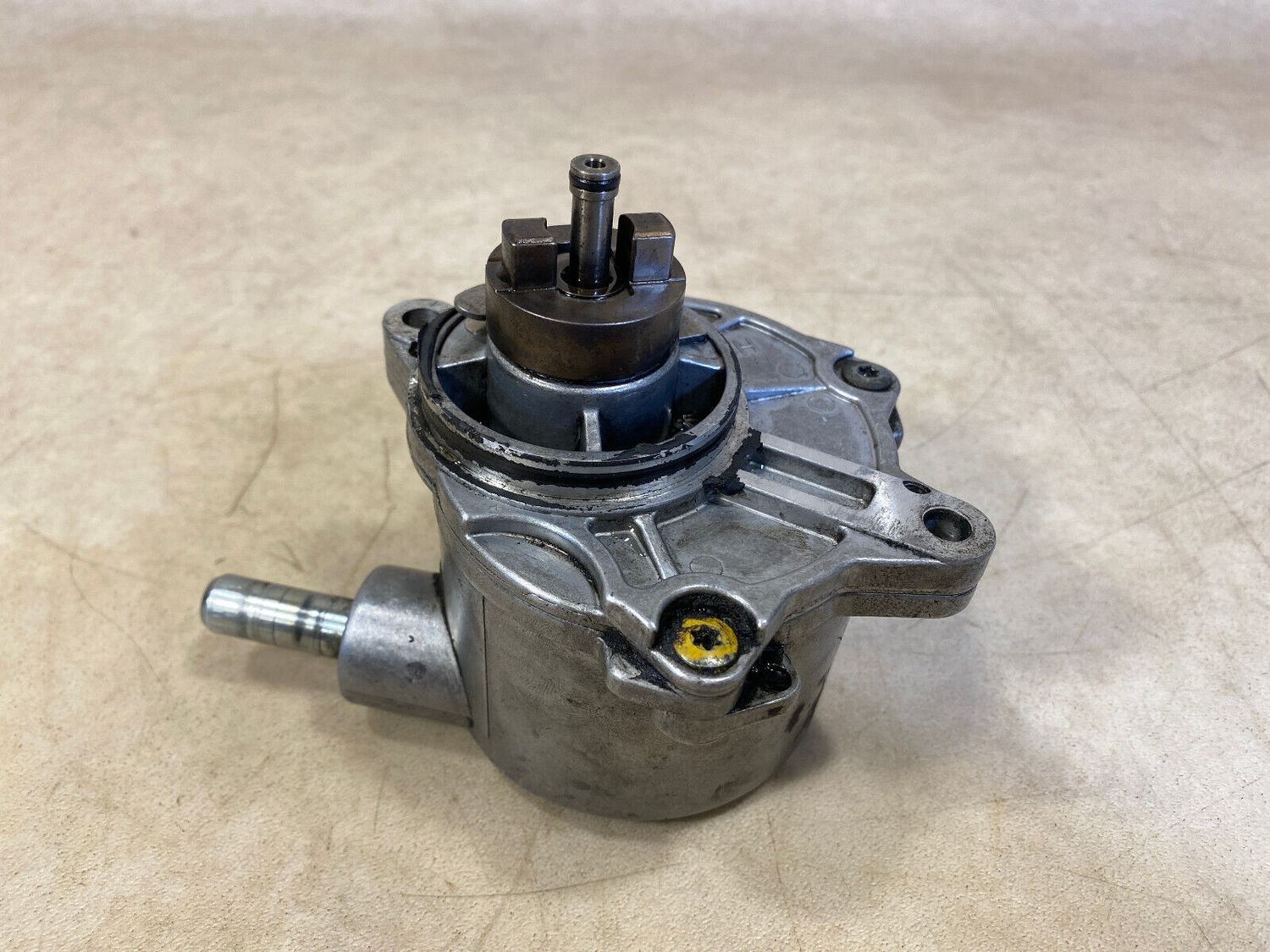 Mercedes G class W463 4.0 cdi G400 Genuine Vacuum Pump A6282300065