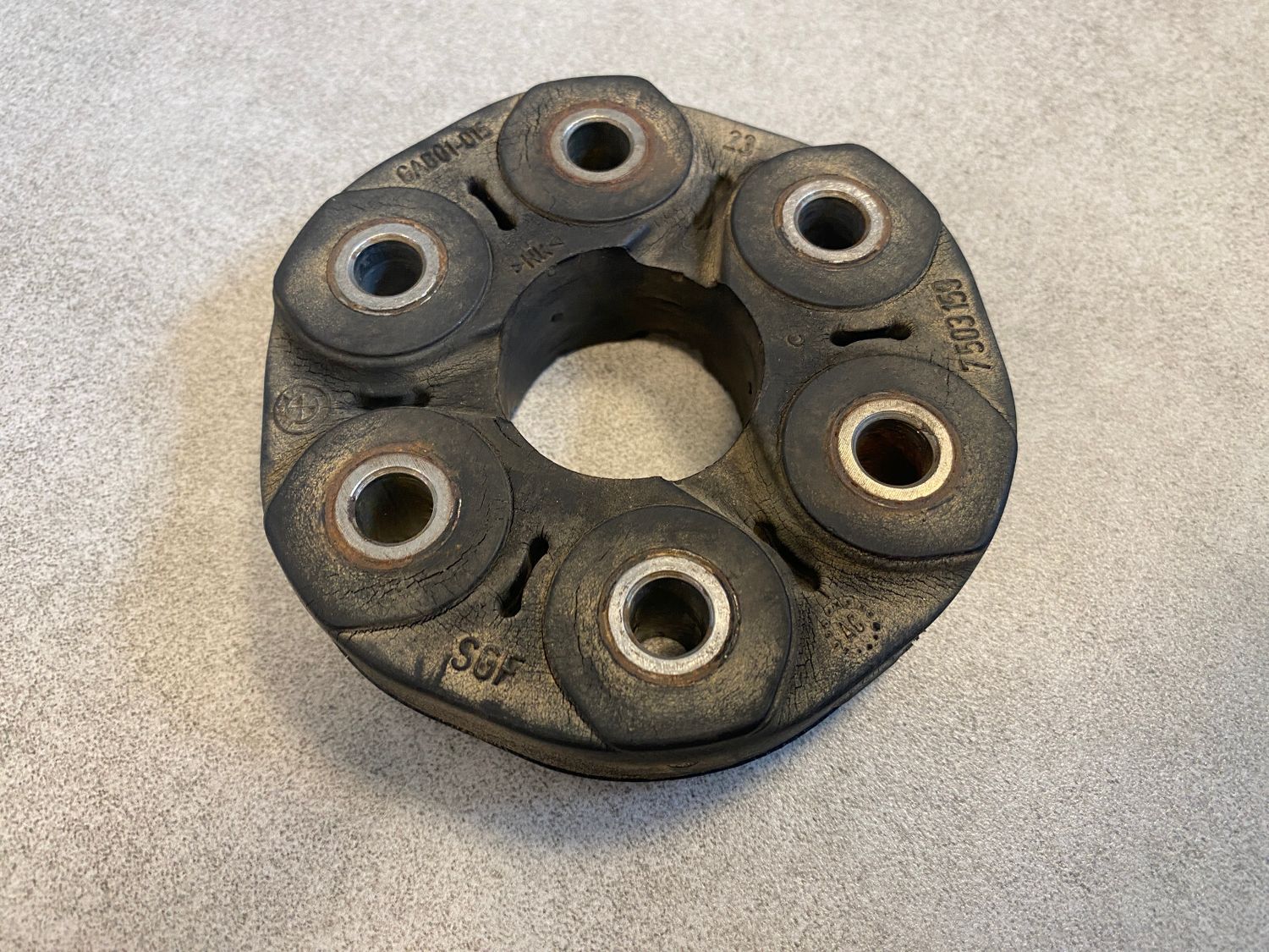 GENUINE BMW X5 E53 E70 X6 E71 Universal joint 26117503159