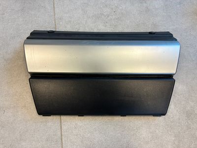 Оригинальная окантовка задней буксировочной проушины Land Rover Range Rover Sport L320 LR019170