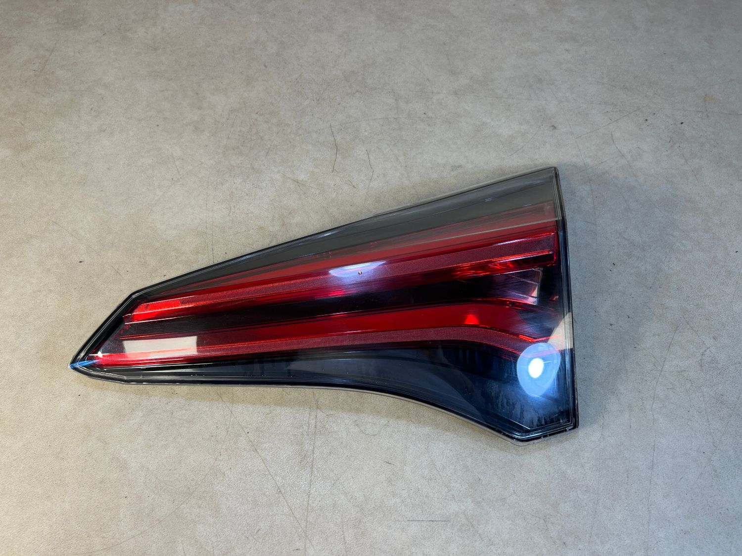 GENUINE TOYOTA RAV4 RH REAR RIGHT INNER SIDE TAIL LIGHT 81580-42030 LHD EUR SPEC