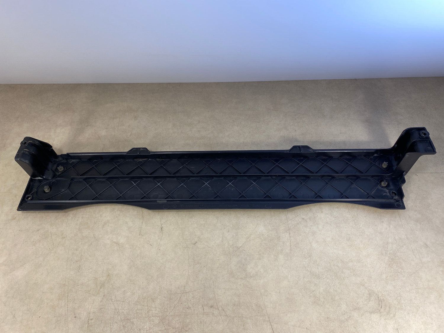 BMW X5 X5M E70 F15 F16 E71 Upper Radiator Carrier Cover 7533539