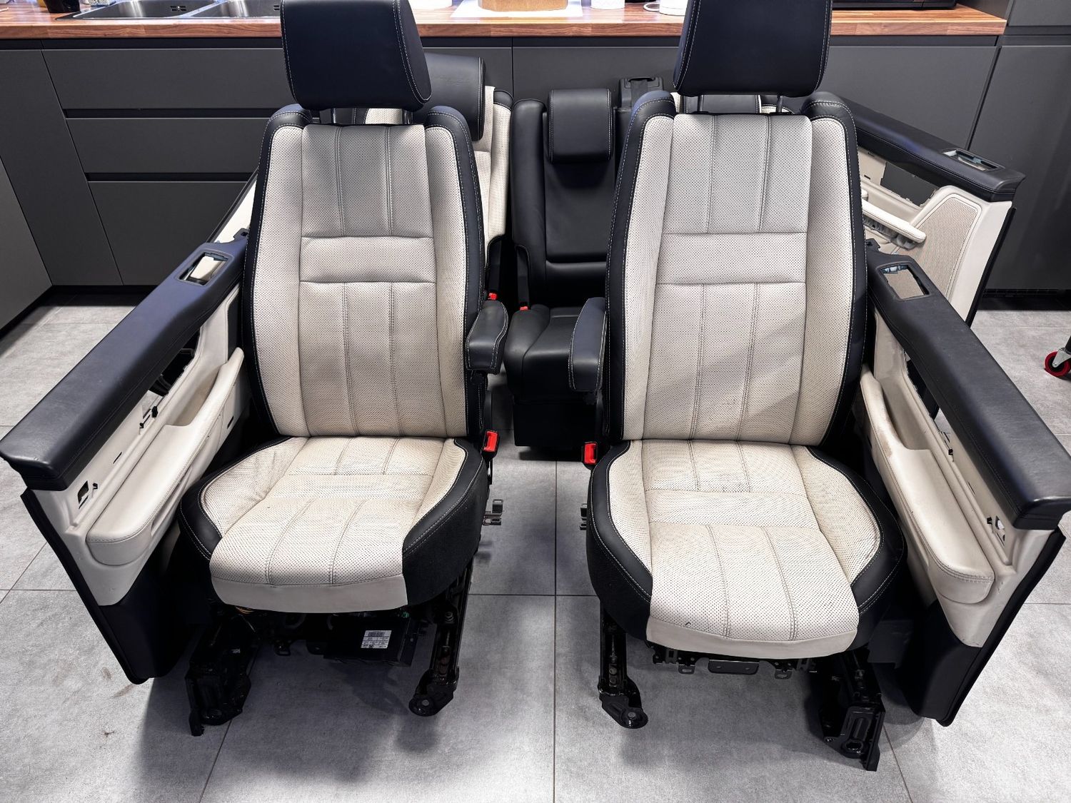 Land Rover Range Rover Sport L320 Leather salon Seats door trims EBONY IVORY RHD