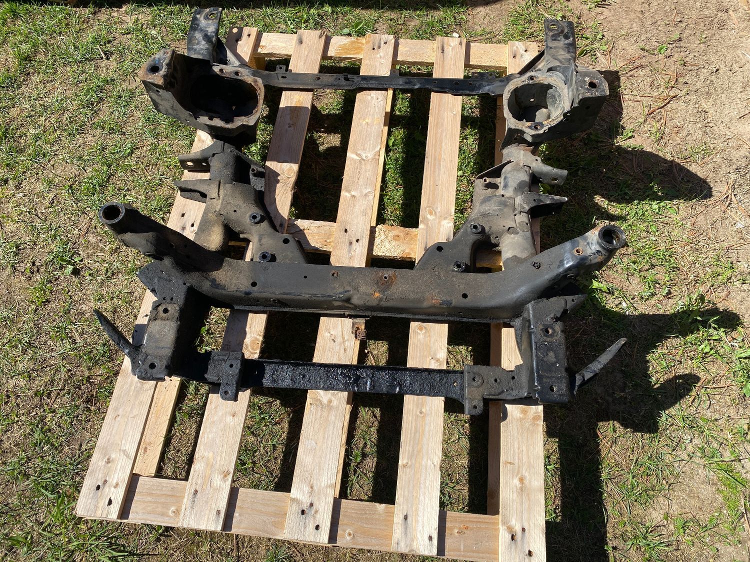 GENUINE BMW X5 E70 X6 E71 Front axle support 31116779357