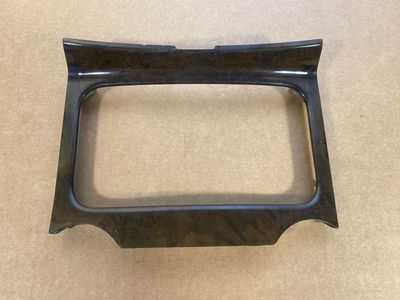 Оригинальная отделка центральной консоли деревом VW Touareg 7L6864378