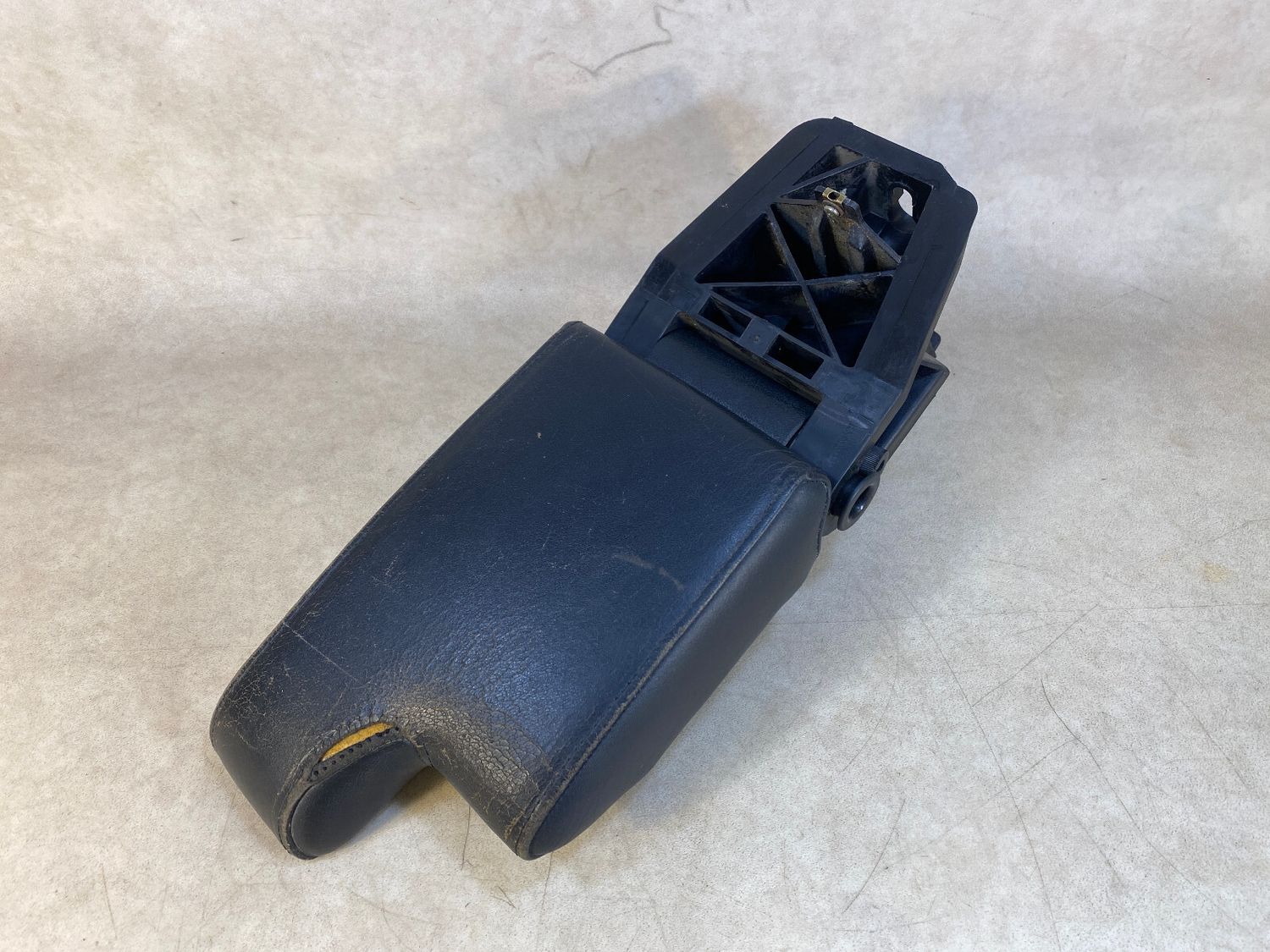 GENUINE BMW 3 E36 Console carrier 51168132485