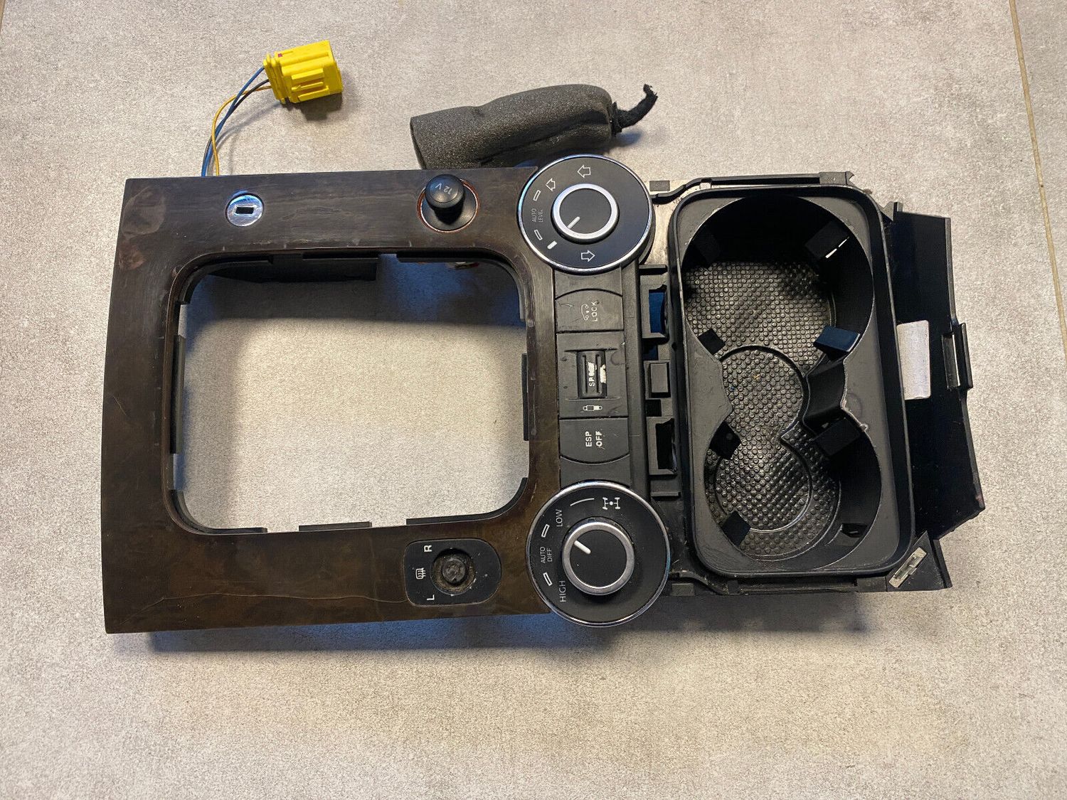 VW Touareg GENUINE Center Console 7L6858602