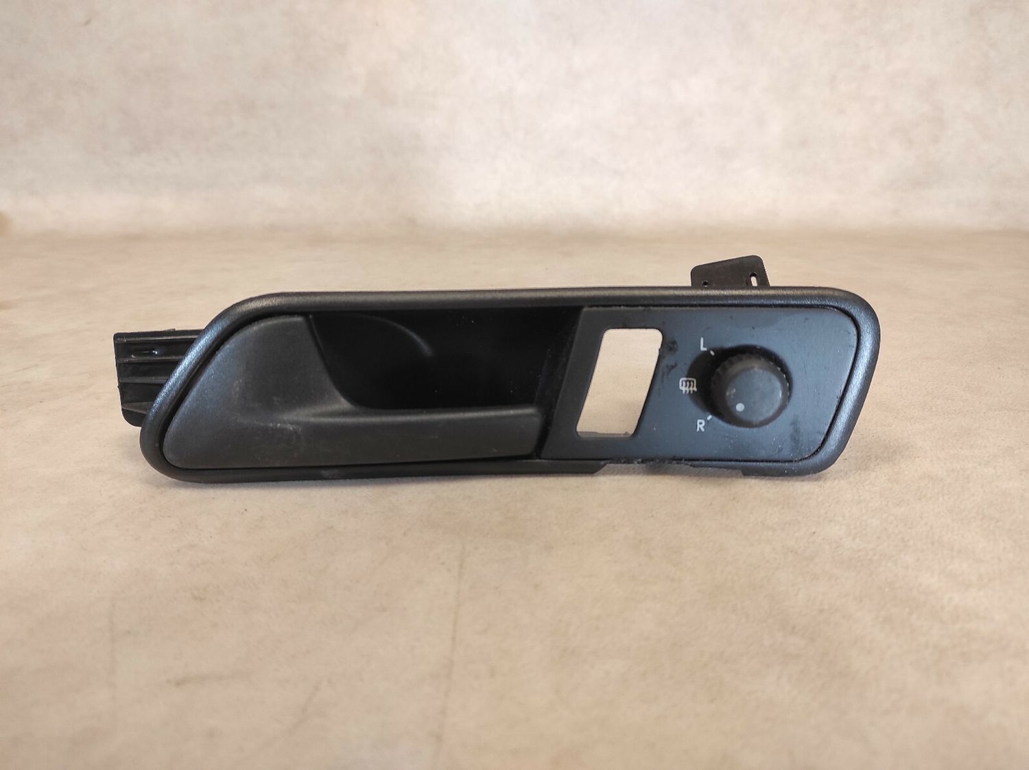 VW CADDY III - DOOR INTERIOR LEVER HANDLE FRONT, LEFT 2K1837113B, 2K1 837 113 B