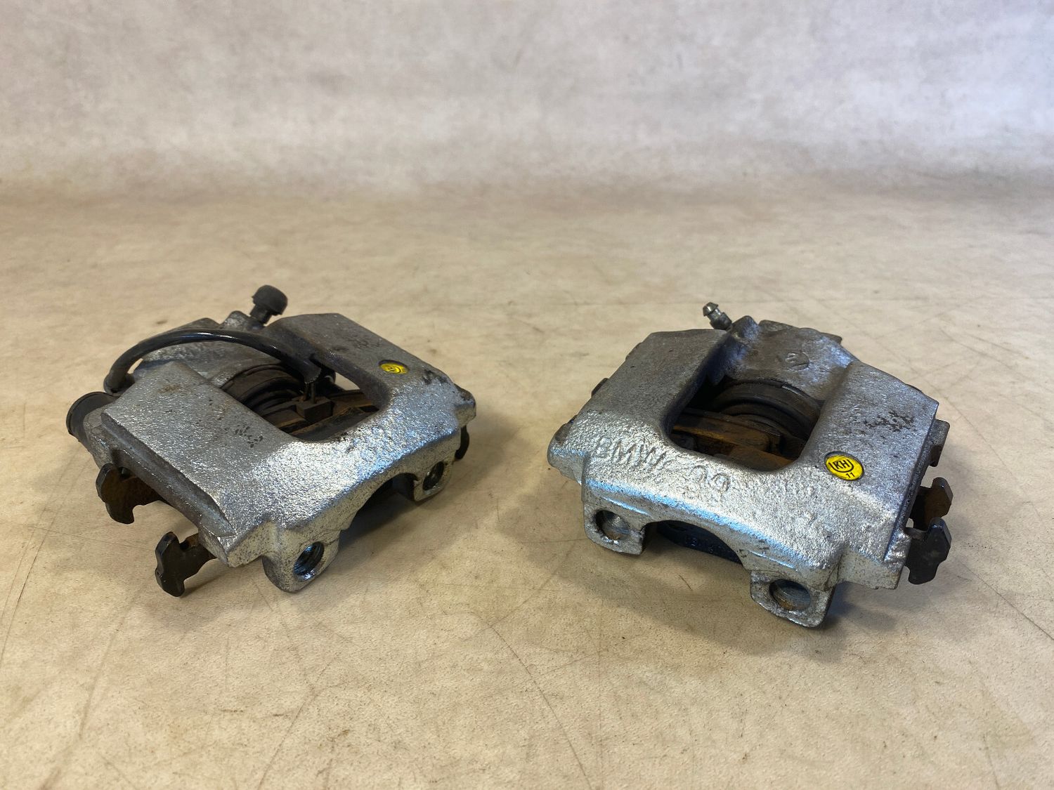 BMW E23 7 SERIES GENUINE Rear Caliper With Brake Pads Left &amp; Right