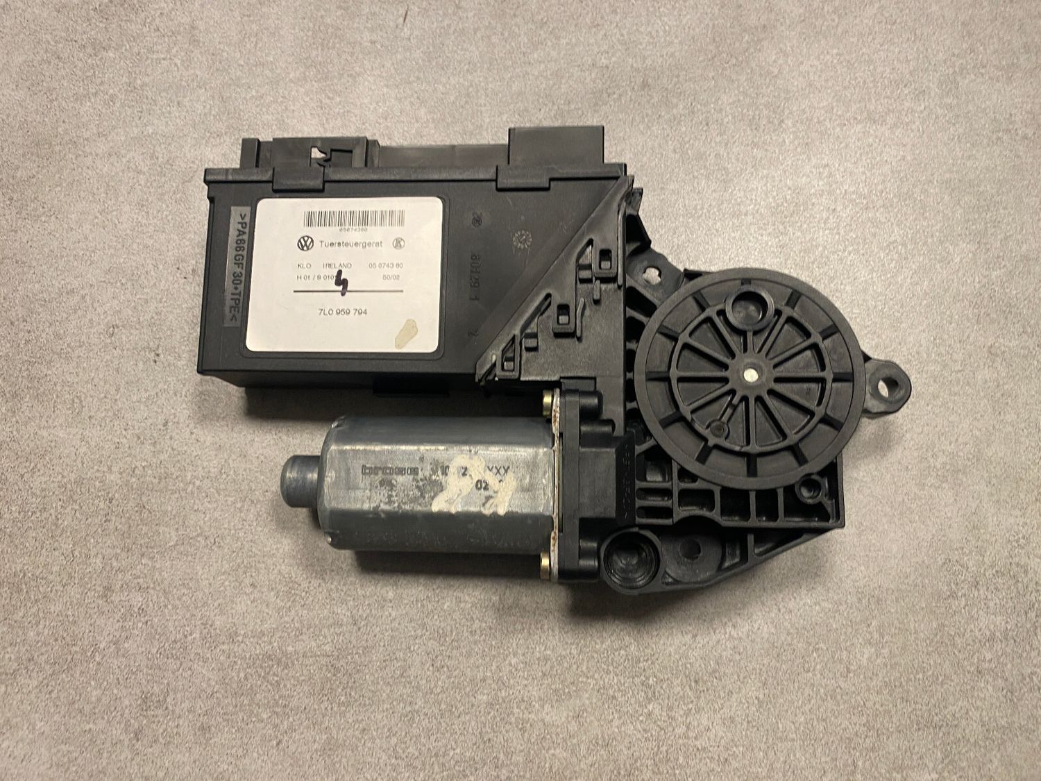 VW Touareg GENUINE Right Rear Power Window Motor 7L0959794
