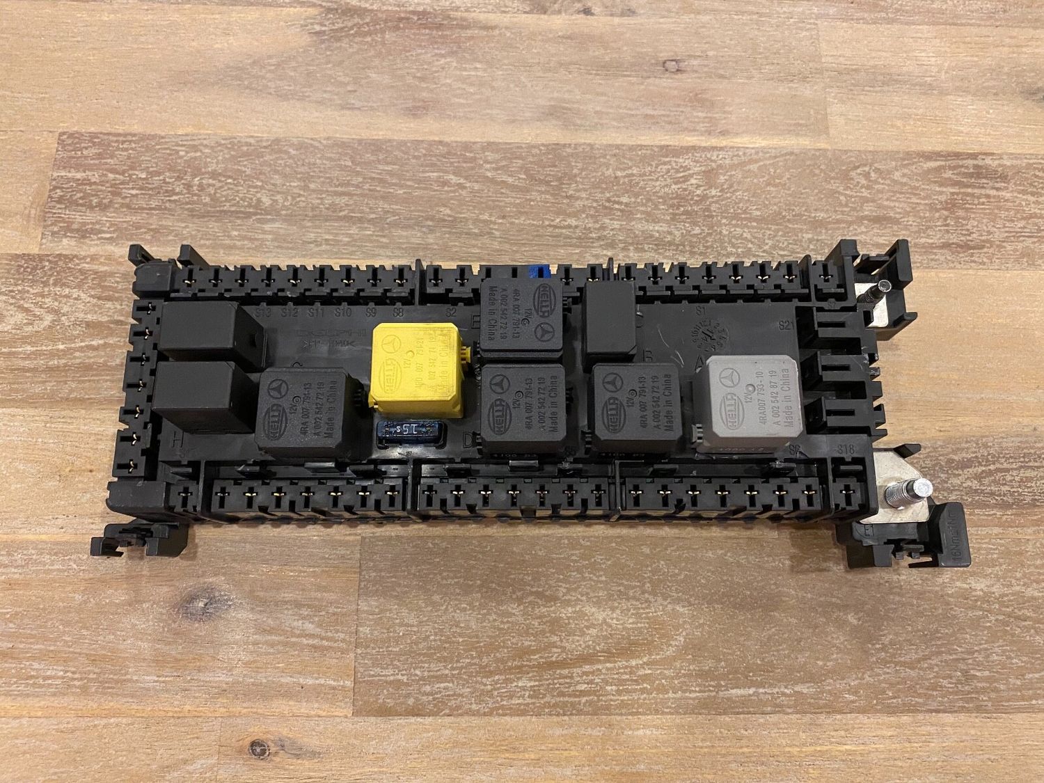 Mercedes ML G class W166 W463 GENUINE FUSE BOX Control Module Unit A1669063901