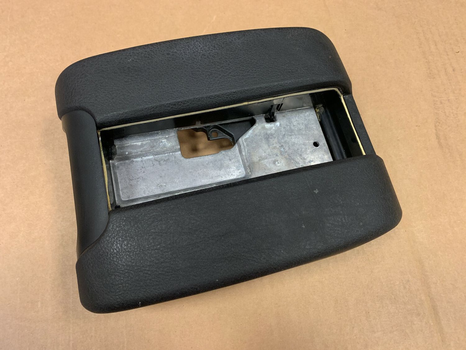 BMW 5 e39 OEM Center console Armrest Black 51162698666