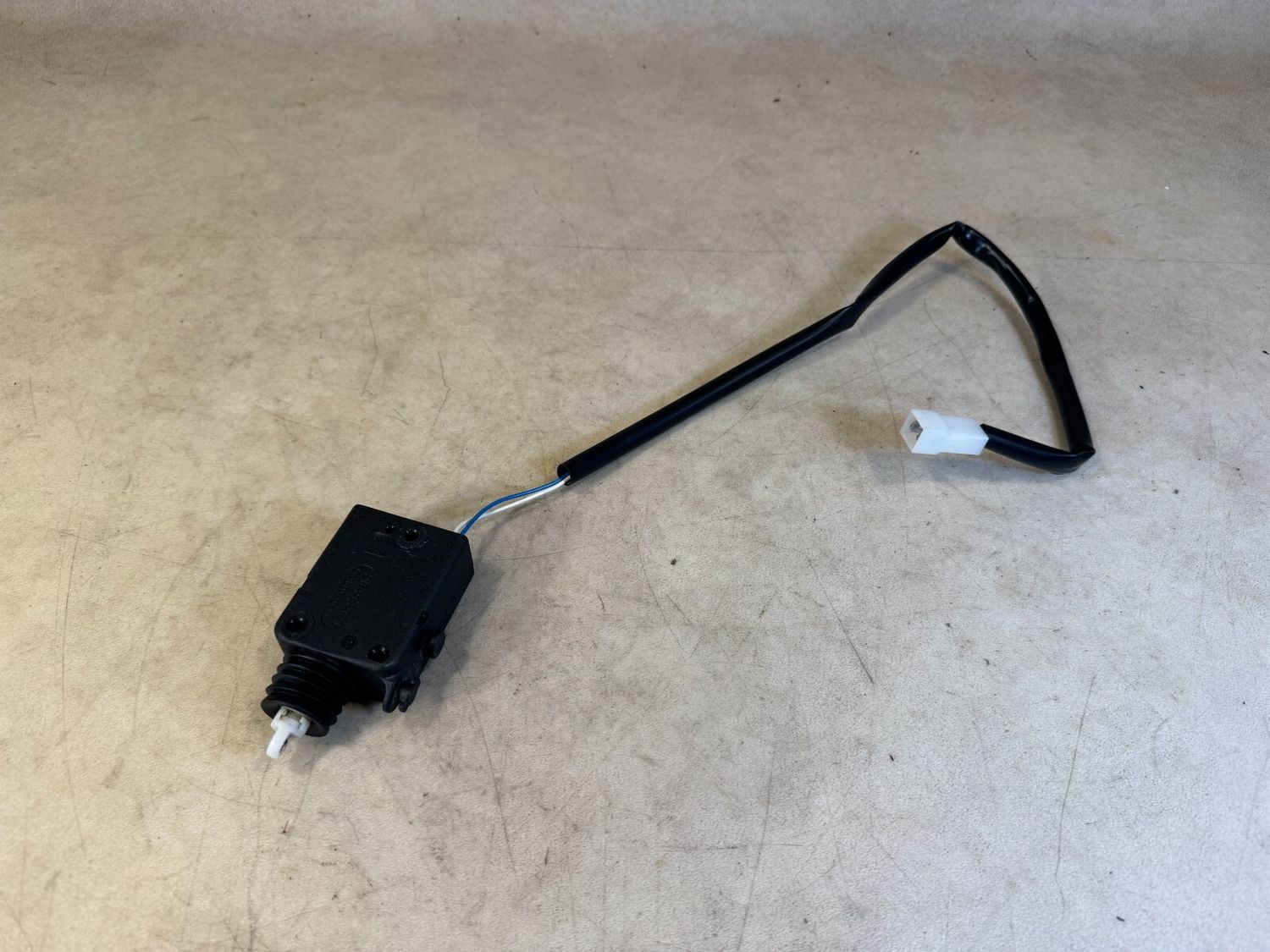 Mercedes G class W463 Genuine Door Lock Actuator A0048202542