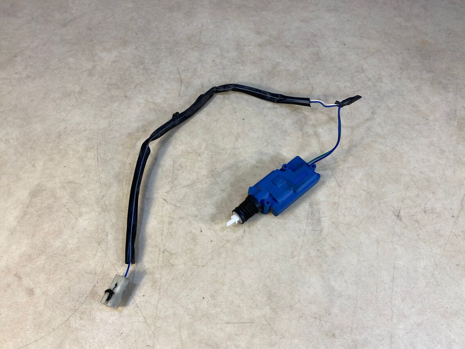 Mercedes G class W463 Door Lock Actuator A0048202542 Not Genuine