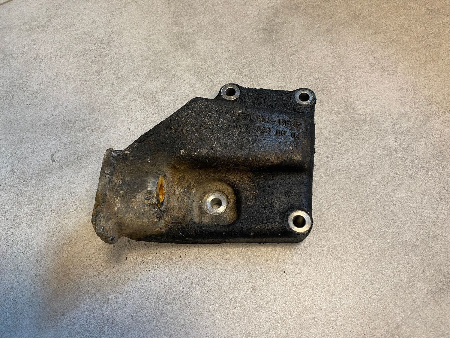 MERCEDES-BENZ G-Class W463 1990-2024 Engine Bracket Right Side A6282230604